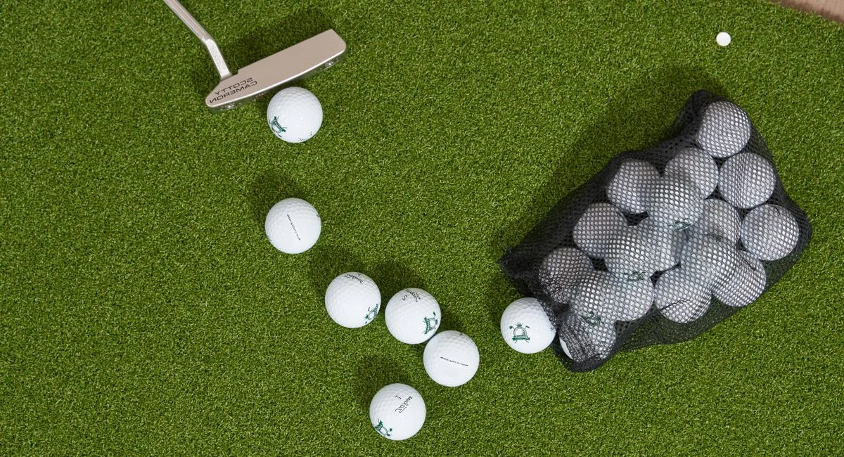 Illustration, support pour balle de golf