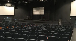 Les duos d’influenceurs sur scène au Théâtre Barrière de Lille